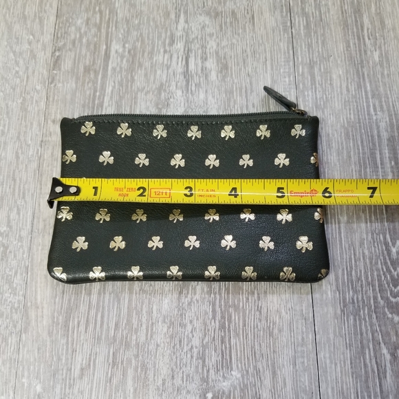 🎉HP🎉Shamrock zippered pouch - Picture 3 of 8